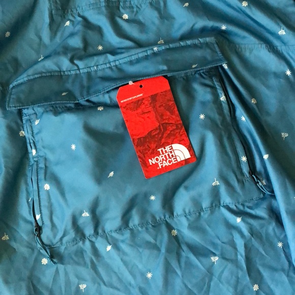 The North Face NWT Fanorak printed jacket🍂🔥🧗‍♀️ - Picture 7 of 16